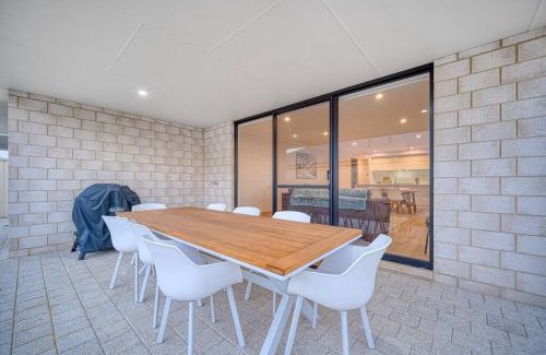Dunsborough House | Shoreacres Retreat - Your next holiday in paradise