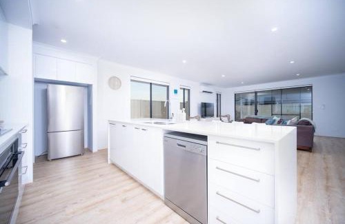 Dunsborough House | Shoreacres Retreat - Your next holiday in paradise