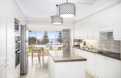 Bonny Hills House | Shorebreak - Stunning Beachfront Location