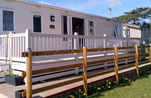 New Forest District House | Shorefield Country Park 3-Bed Casita Passes inc