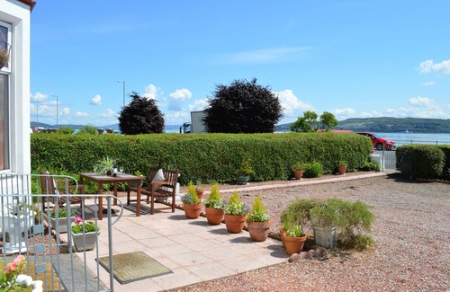 Kilmun Apartment | Shorefront apartment with private parking 200m town centre Dunoon, sea views
