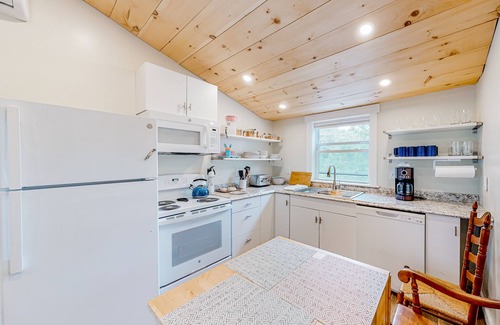 Kennebunk Condo | Shorelands, Unit 44-3 | Condo in Kennebunk with pool and playground access
