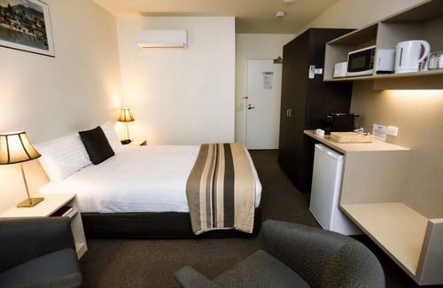Howrah Hotel | Shoreline Hotel