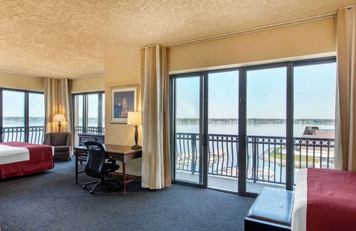 Muskegon Hotel | Shoreline Inn & Conference Center, an Ascend Collection Hotel
