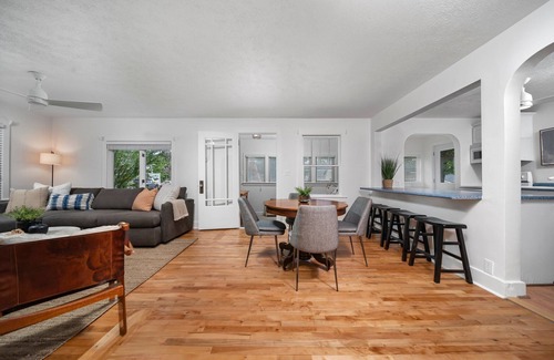 Traverse City Condo | Shoreline Suite 15 Su