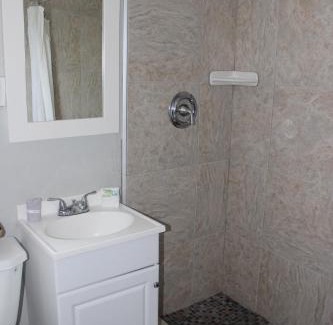 Reeds Hotel | Shoreline Suites & Cabana Cottages – Beachfront