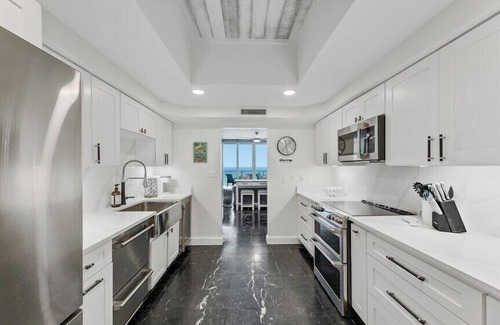 Holiday Isle Condo | Shoreline Towers 1122 managed by Destin Pointe Vacation Rentals