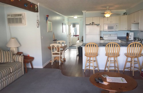 Port Clinton Condo | Shores #6: 1 BR sleeps 4