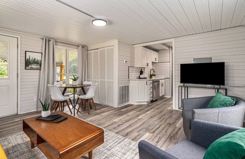 South Haven Cabin | Shores-Pickleball Ct | Hot Tub (Shared) | 2.5 Acres | Dog OK | Fire Pit