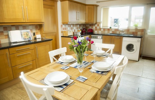 Cummertrees Cottage | Shoreside - a house that sleeps 4 guests in 2 bedrooms