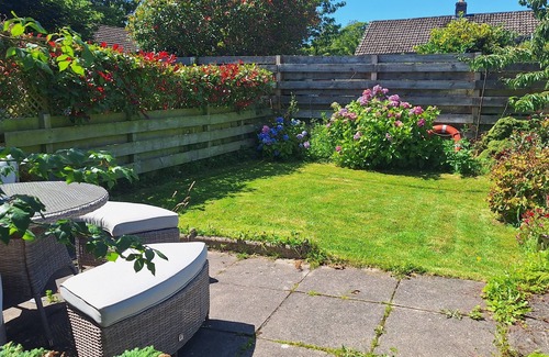 Cummertrees Cottage | Shoreside - a house that sleeps 4 guests in 2 bedrooms
