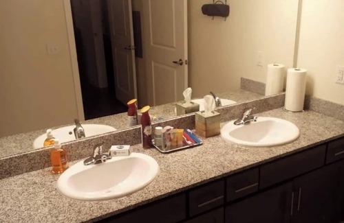 Texas City Apartment | Shoreside Retreat near Galveston w/Pool, Parking & WIFI