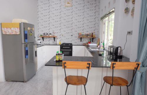 Tahunan Villa | Shoreside Semat Villa and Flat
