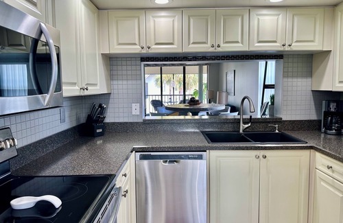Trailer Estates Apartment | Shorewalk HC condo 2 Bedroom/2 Bath-near Beaches, IMG, Pool, Tennis, Pickleball