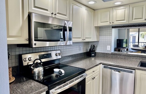 Trailer Estates Apartment | Shorewalk HC condo 2 Bedroom/2 Bath-near Beaches, IMG, Pool, Tennis, Pickleball