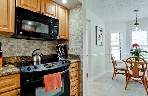 South Bradenton Apartment | Shorewalk WG condo 2 Bedroom/2 Bath-near Beaches, IMG, Pool, Tennis, Pickleball