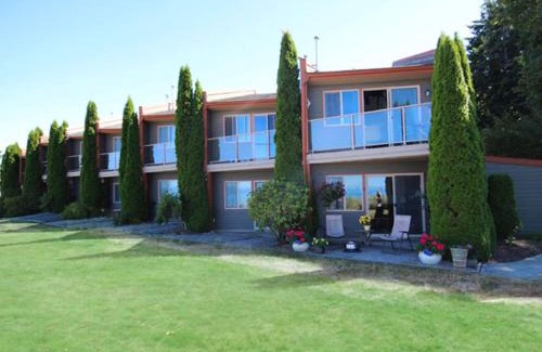 Regional District of Nanaimo House | Shorewater Resort, Qualicum Beach