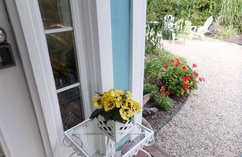 Union Pier Cottage | Shorewinds beachhouse Garden Gate opens directly to beachpath No roads to cross!