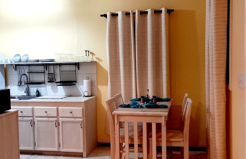 Tarpum Bay Cottage | Shorline Cottages