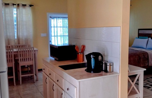 Tarpum Bay Cottage | Shorline Cottages