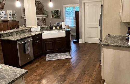 Watkinsville House | Short, 15 minute drive to Sanford Stadium
