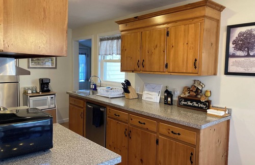 Branford Cottage | Short Beach Coastal Cottage
