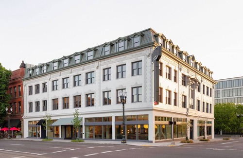 Buckman Neighborhood Apartment | Short Distance From The Well Known Sites! Pet-friendly, Near Pioneer Place