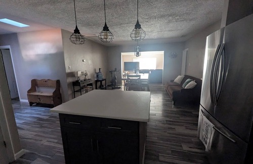 Northeast Heights House | Short Drive to Balloon Fiesta Park. 5 blocks from shopping malls & dining