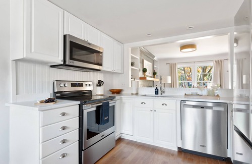 Old Village House | Short Drive to Downtown Charleston: Harbor Lane