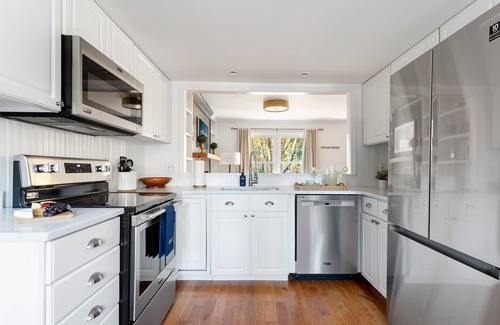 Old Village House | Short Drive to Downtown Charleston: Harbor Lane