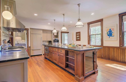 Yarmouth Port House | Short Drive to Gray's Beach!