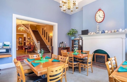 Abbeville House | Short Drive to Greenwood City Garden! FREE Onsite Parking, Breakfast!