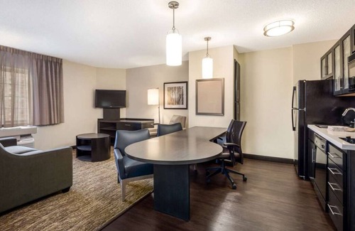 Nassau Bay House | Short Drive to Kemah Boardwalk! Full Kitchen, Pet-friendly, Free Parking!
