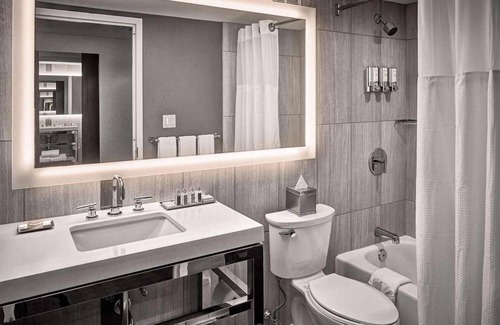 Center City West Resort | Short Drive to Rosenbach Museum! Downtown Location, Pool, Pets are Allowed!