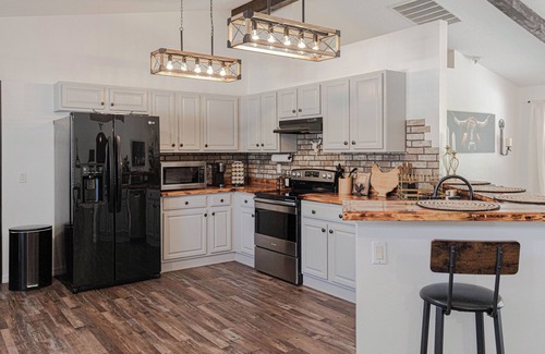 Brooksville House | SHORT drive to Weeki Wachee, Sugar Mill Country Club, Cabot Citrus Farms,& MORE!