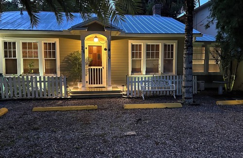 St. Augustine Cottage | Short driving distance from St. George's shopping and the serene Vilano Beach