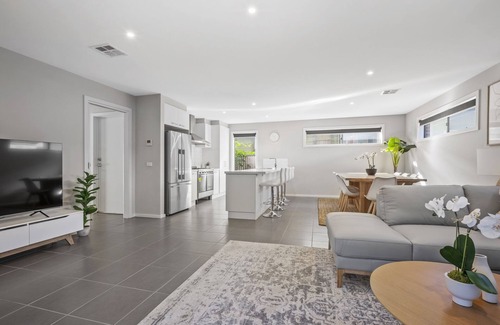 Golden Square House | Short & long stay options. 3 bedrooms. Free Wi-Fi.