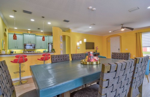 Lake Sarasota House | SHORT/LONG TERM RENTAL 3/2 HEATED POOL/UPDATED FLOORS 15 mins to Siesta Key.
