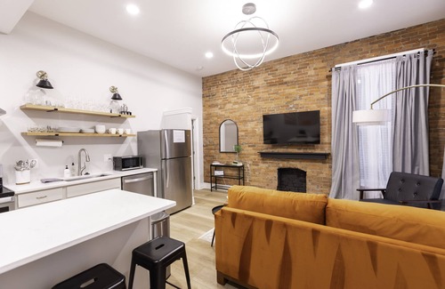 Italian Village Apartment | Short North | Brand New! | Free Off-Street Parking | Walkable
