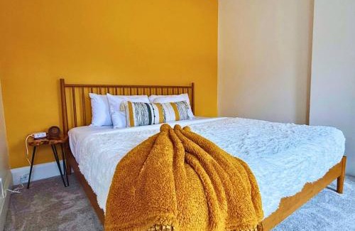 Victorian Village House | Short North Convention King Bed Free Parking!