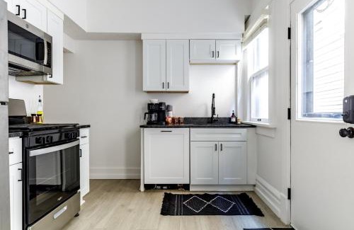 Victorian Village House | Short North Convention King Bed Free Parking!