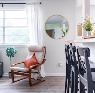 Victorian Village Apartment | Short North Convention Private Parking Pets!
