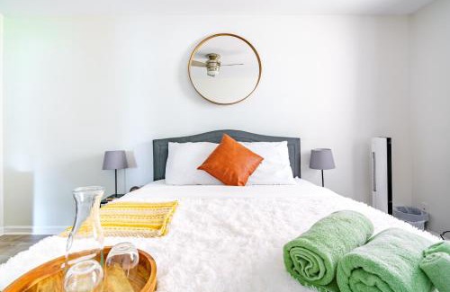 Victorian Village Apartment | Short North Convention Private Parking Pets!