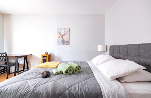 Victorian Village House | Short North - Convention - Private Parking - Pets - 2BR