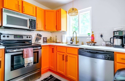 Italian Village House | Short North/Downtown | Walk to Convention Center | Free Parking | 5,800+ Reviews