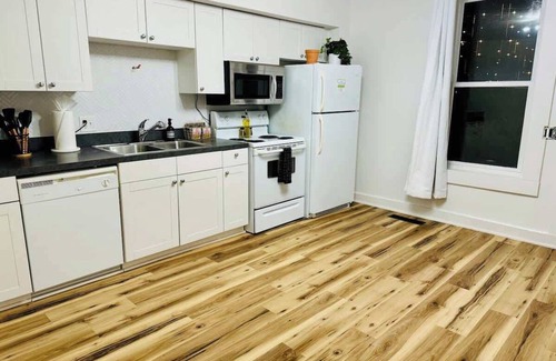 Italian Village House | Short North - Free Parking - King Bed - Convention