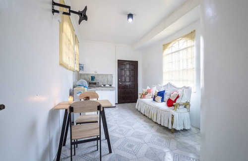 Diliman Condo | Short ride dine, bars,malls,schools,hosp.near beaches,volcanoes,Subic/Clark base