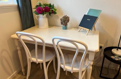 Cheltenham House | Short Stay- YOUR OWN GUESTHOUSE!