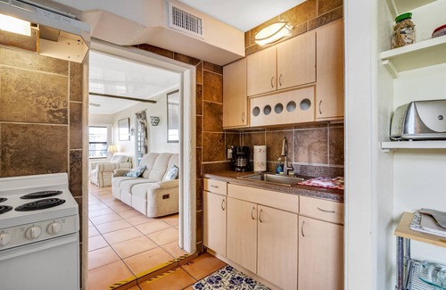 Flagler Beach House | Short Stroll to Beach | Dog-Friendly Free Parking Ocean Views | Closernto Dining & Shops | Free Wi