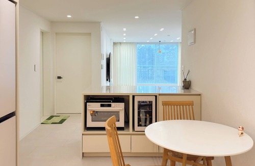 Seongsu Apartment | [Short-term rent]1316sqft Seongsu-Dong Luxury 2B2B APT with dress room, king bed